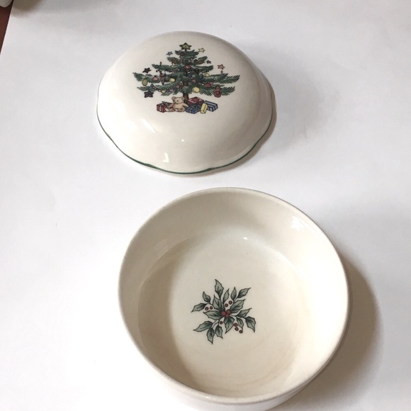 NIKKO JAPAN Vintage Lidded Christmas Tree Holiday Trinket Round Porcelain - Picture 2 of 8